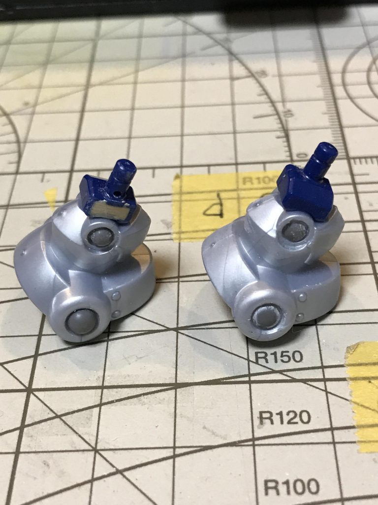 足のスパイクは丸モールドに変更