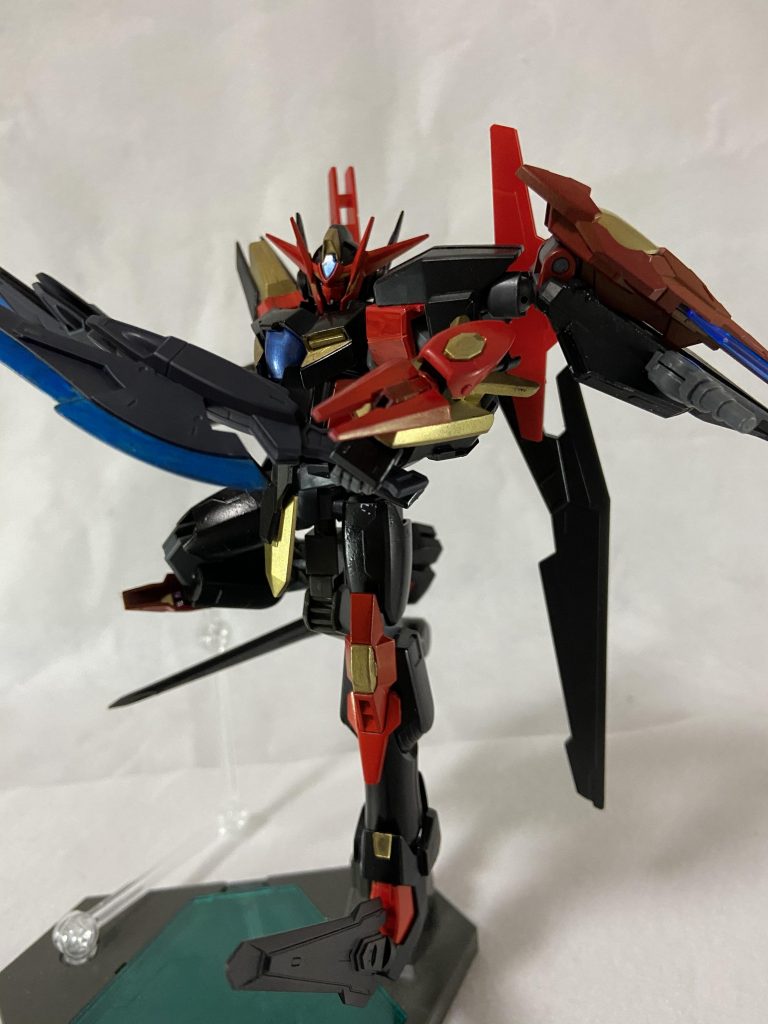 スラッシュブレイド
これはそのままマーズフォーウェポンを使用
左肩のバインダーはシアクアンタ
バインダーとブレイドの接続部はダブルオーの腕関節使用
爪先のブレイドは蹴りに使用する他回転させ倒す事で歩兵に対してビームを打つことが可能