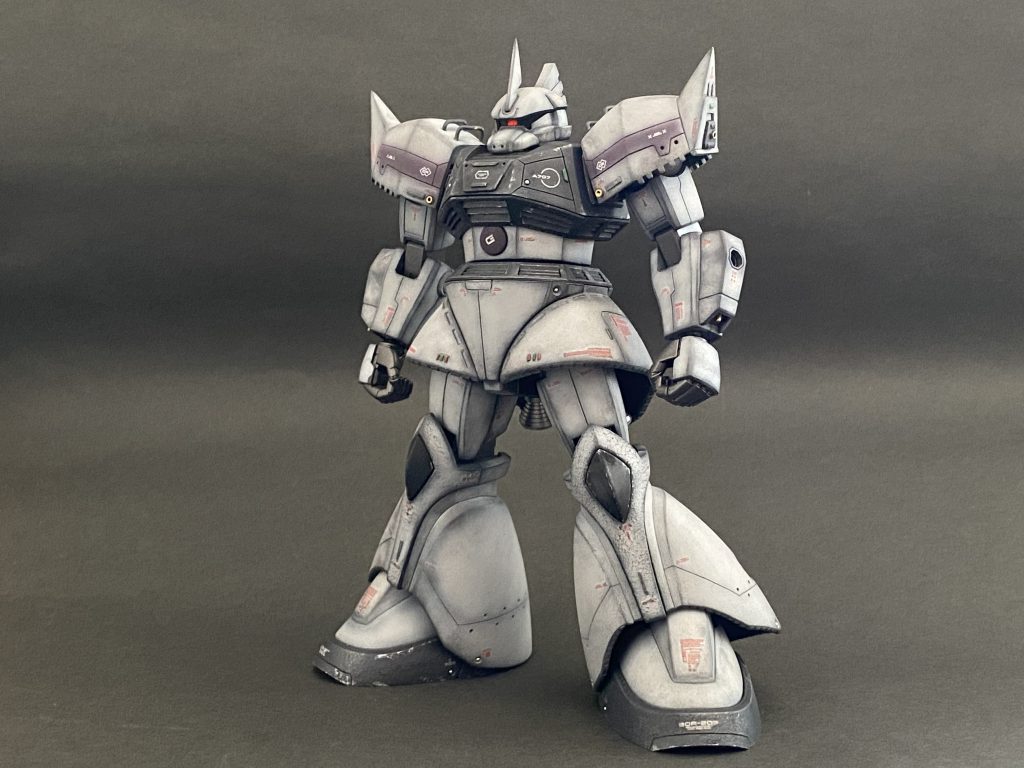 連邦軍に鹵獲され、試験機として運用されている設定です。
全体的にディテールを追加してます。