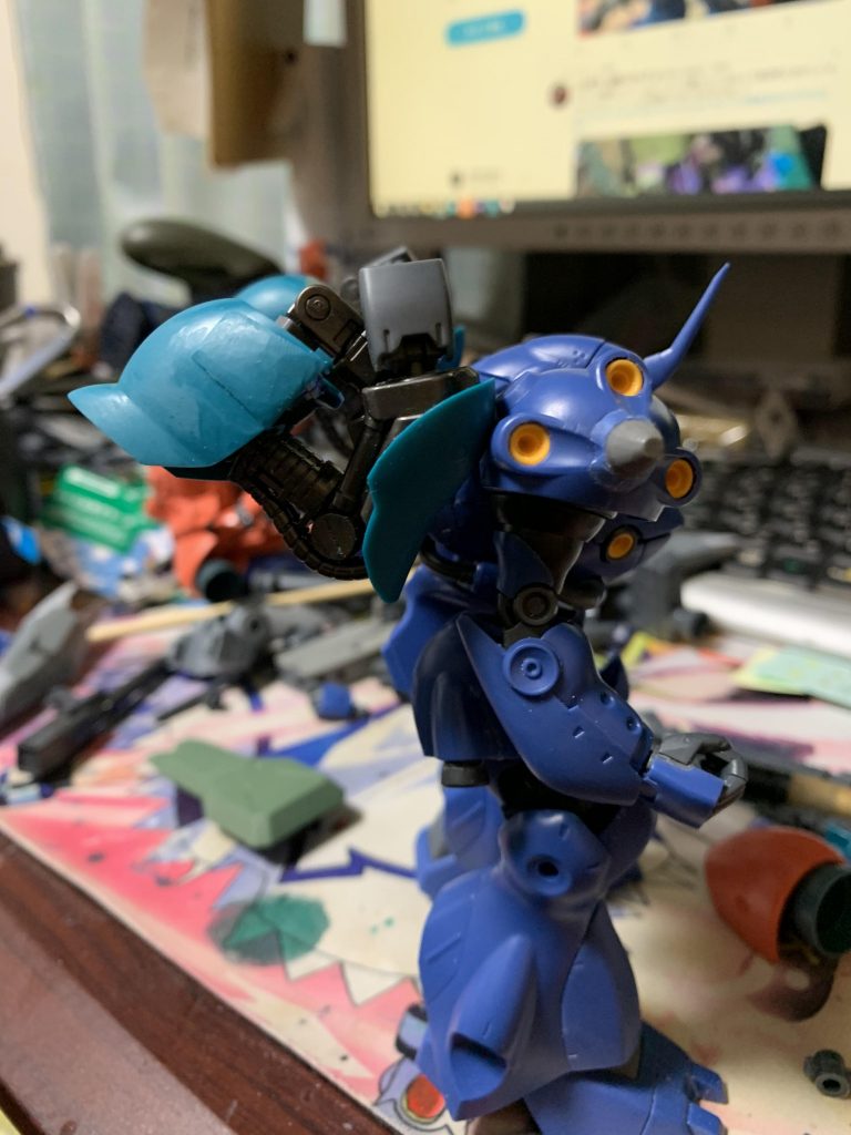 横からみると虫っぽいような