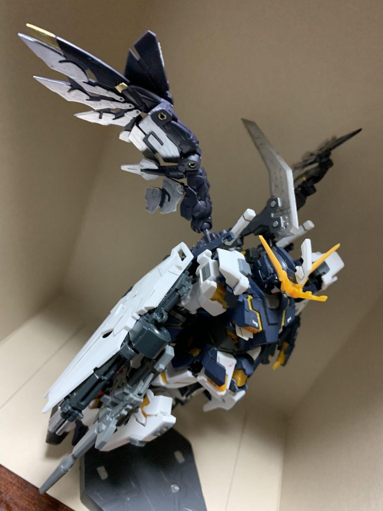 背中のウイングは、コトブキヤ ヘキサギアシリーズのスニークサイトを使用して、ミノフスキークラフトの実験機イメージで。

なお、実験機なのでユニコーンモードへの変形機構はなく、サイコフレームはダミーという設定。