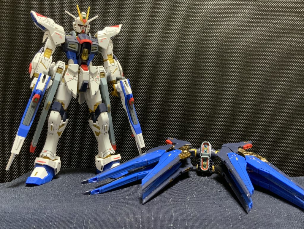 本体へのリアリスティックデカール貼り。。。大変でした 😆