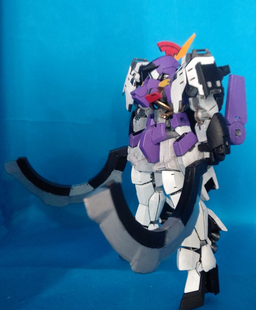 サンドロック風といいつつ配色はそこまで近くないのですが、円月刀を二本持ってたたずむ姿が格好よいので個人的には納得しています。