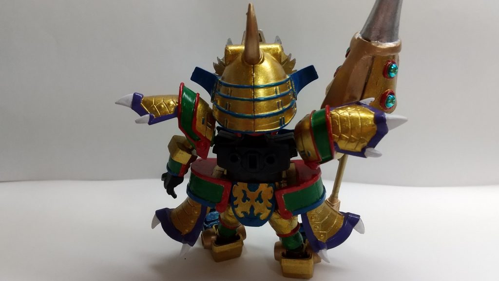 腰が大きくて稼働範囲が狭いので背中にはなにも着けていないです