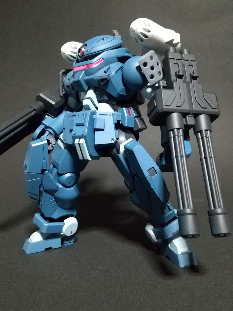 ガンキャノンのスプレーミサイルランチャーと、ヘビーアームズ改のガトリングを装備させてみたところ、いい感じだったので、頭部も変えて拠点防衛仕様としてみました。