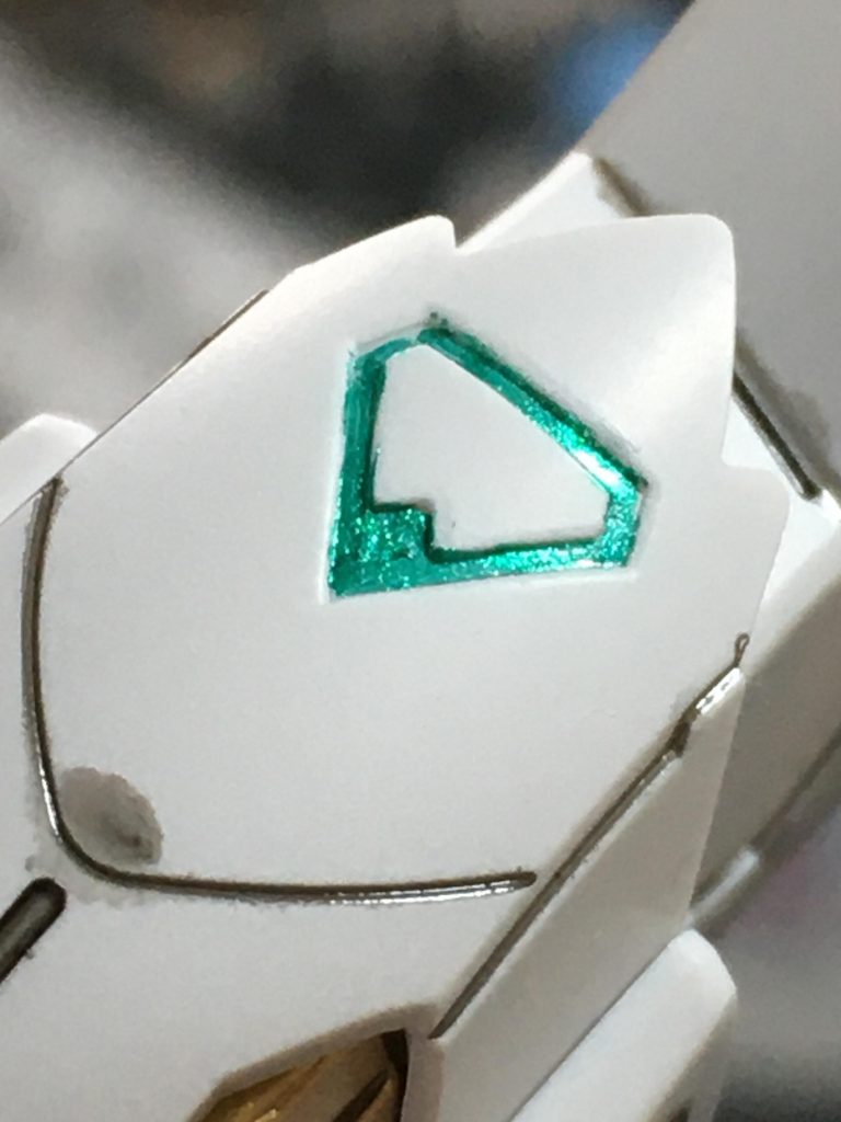 膝のマークはメタルグリーンで筆塗りしました。
難しかった!w
以下使った塗料です。
フレーム:メカサフヘヴィ(G)
白外装:ベースホワイト(C)
他外装下地:ベースホワイト(C)
赤青外装:GXレッドゴールド(C)→クリアレッド(C)
黄色外装:GXレッドゴールド(C)
膝グリーン:GXメタルグリーン(C)
フレーム塗り分け1:GXレッドゴールド(C)
フレーム塗り分け2:クロームシルバー(T)
