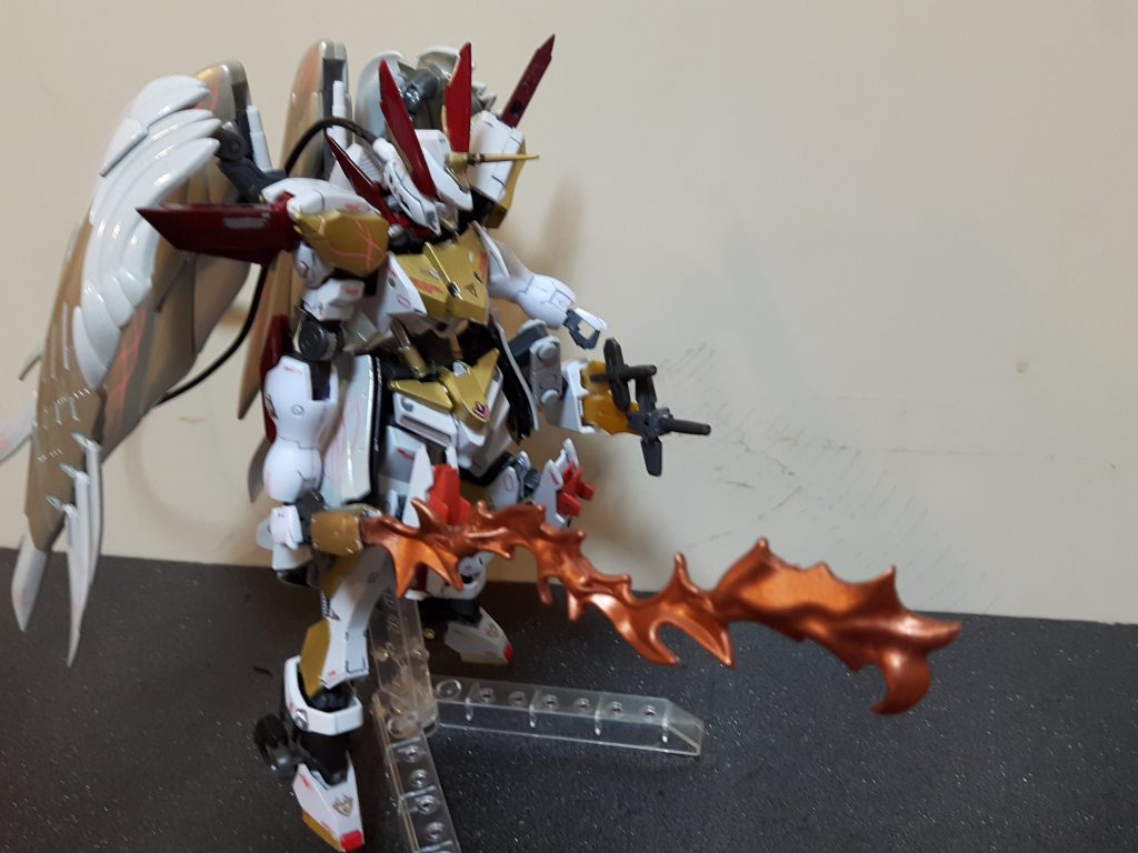 専用武装。対モビルアーマー用ブレード。モビルアーマーを斬る突くではなく粉々にするフェネクス専用ブレード。