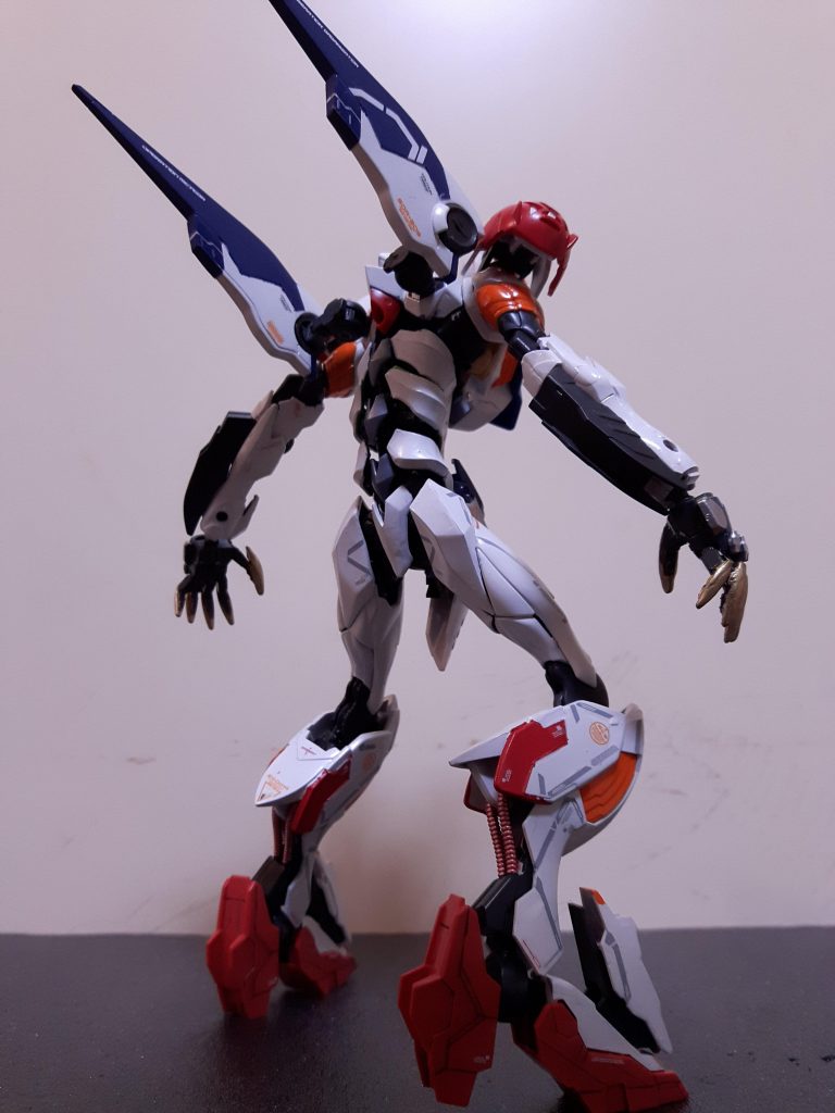 後ろから。ルプスの腰スラスターを背中に。