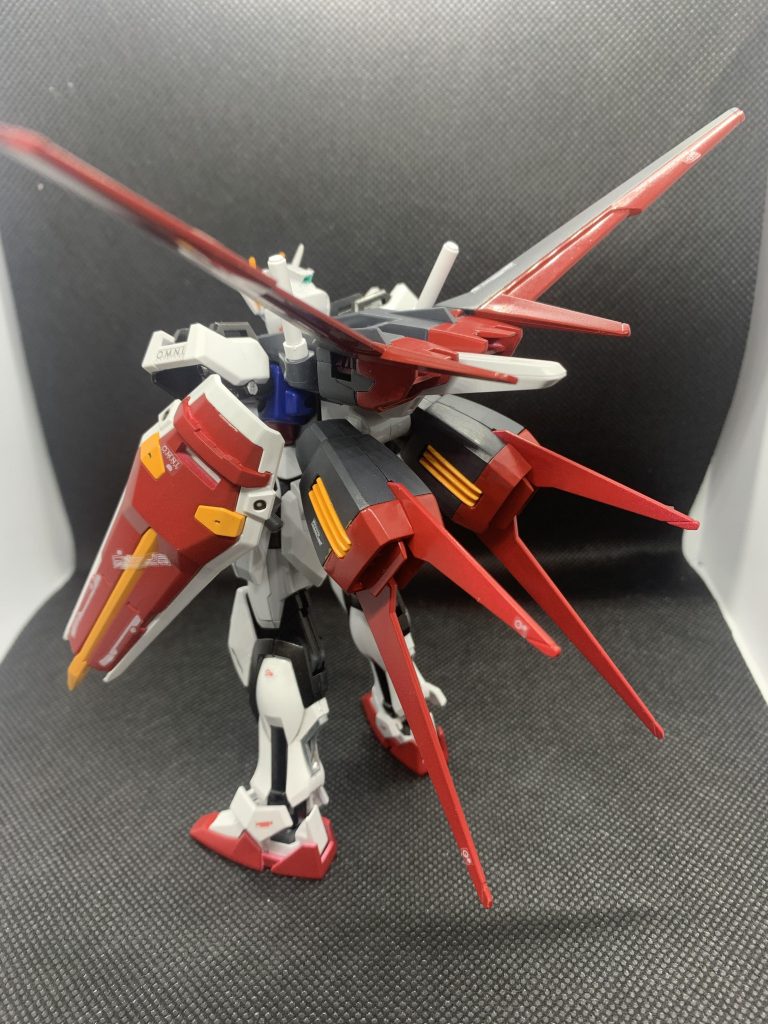 ストライカーパックを背負っても自立出来る点が素晴らしい笑