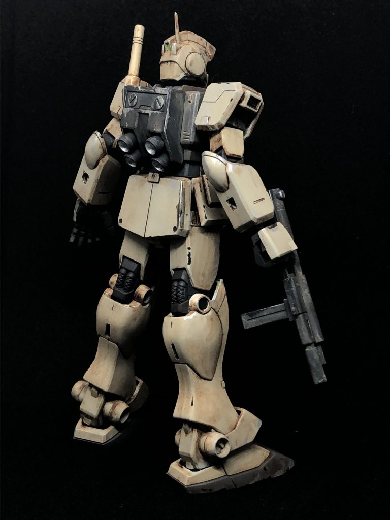 そもそもホワイト部分の配色を失敗してしまい寒冷地仕様とは…？状態だったので、ウェザリングもやり過ぎでもいいでしょ！とヤケクソ気味です。

武器はストックが邪魔でまともに保持出来なかったので切り飛ばしてしまいました。