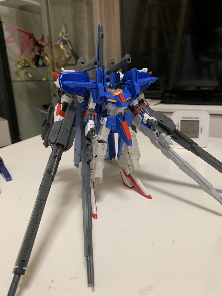 当初は4本腕それぞれにライフルを持たせてましたがEx-sっぽくないのでボツにしました。
