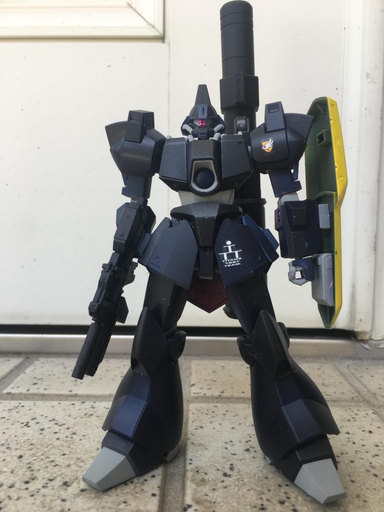 デカールは雑誌の付録を使用してA.O.Z感を出してみました。