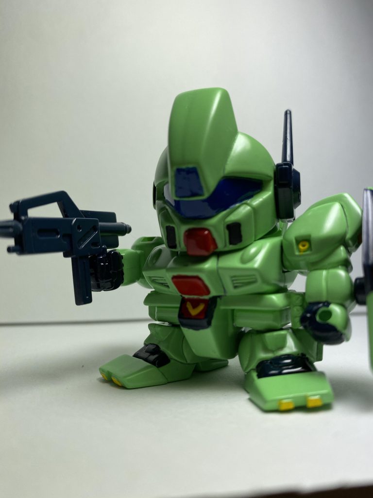 細かいところは筆塗りをしています。
当初シールがあるところはシールを貼ろうと思っていたのですが、思ったよりシールが小さかったのでシールドのマーク以外は筆塗りになりました😅
自分なりに綺麗に塗れたと思います!