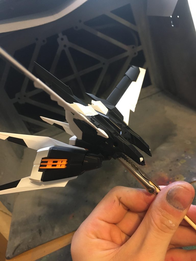 ヴィーヴルストライカーです。個人的に1番好きなストライカーです。黒はEXブラック、ホワイトはEXホワイト+クリアブルー少量オレンジはピンクサフの上からエヴァカラーのオレンジイエローを塗りました。そのあとは艶消しのスーパースムースクリヤーを拭いて艶を消しました。