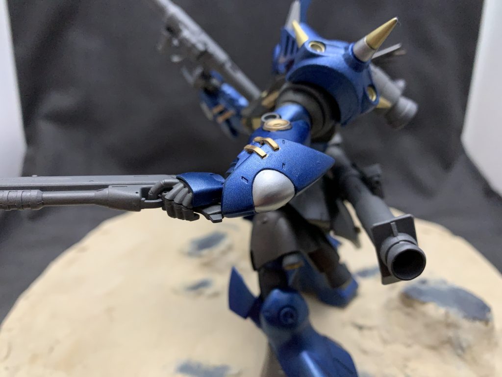 腕にギャンのヒザアーマー