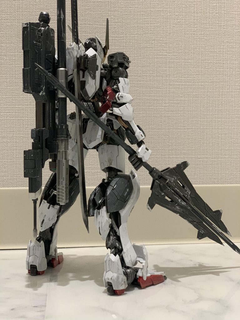 武器類はメカサフスーパーヘヴィにて塗装のち、ギルティングワックス(？)のシルバーで汚してみました。