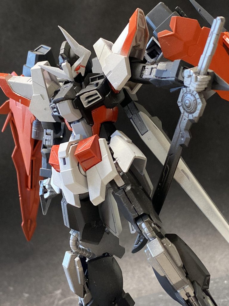 こちらは武式と違い、忍者ではなく武将をモチーフとしてミキシングしました。左右に展開されたスラスターユニットが威圧感を倍増させます