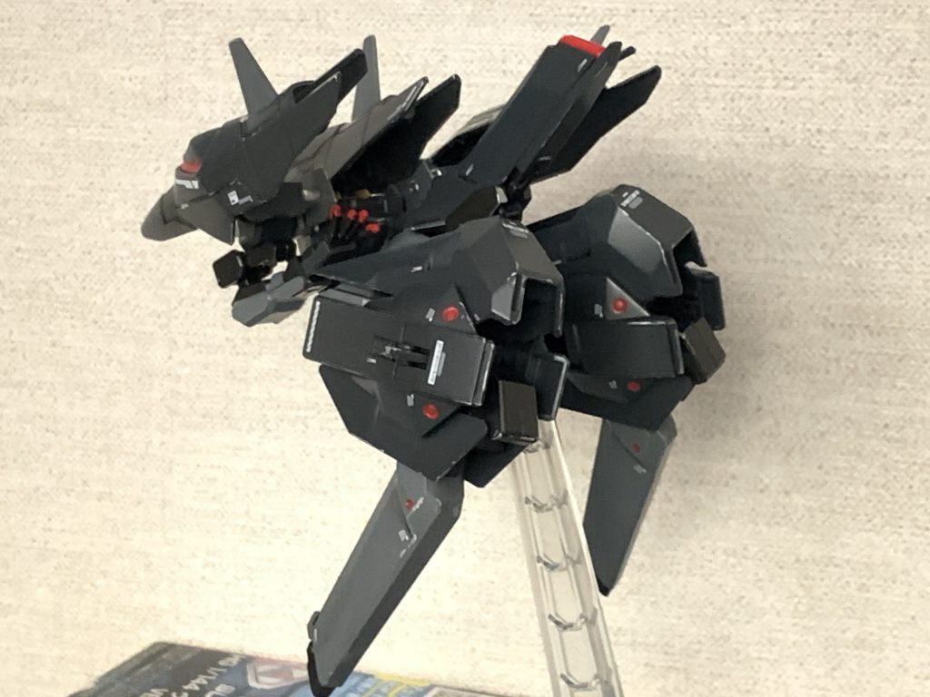 獣型形態［ビーストモード］
機動力に特化した形態。ヒットアンドアウェイで目標を翻弄する