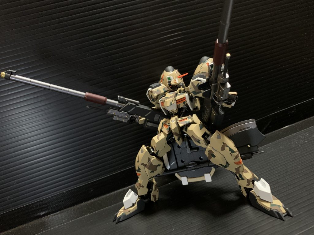 滑腔砲も二丁用意
配色はバルバトスのものと合わせています。