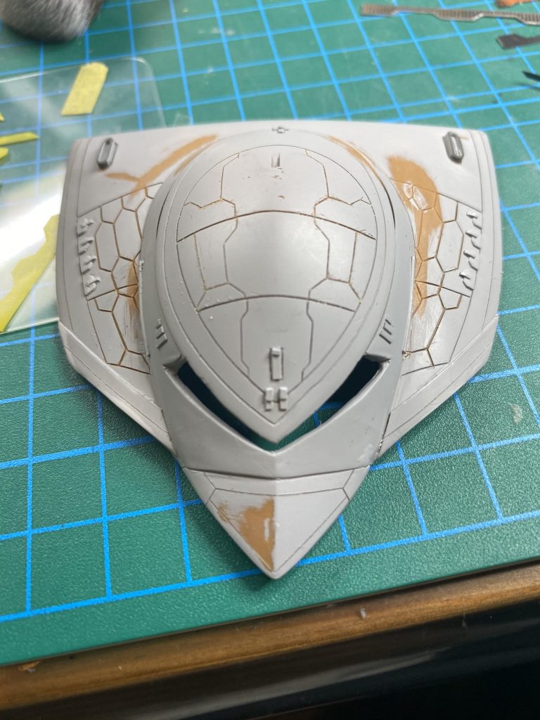 モノアイはくり抜いて可動式に変更です