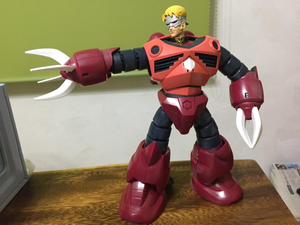 シャアのフィギュアが無かったので加工流用しました。