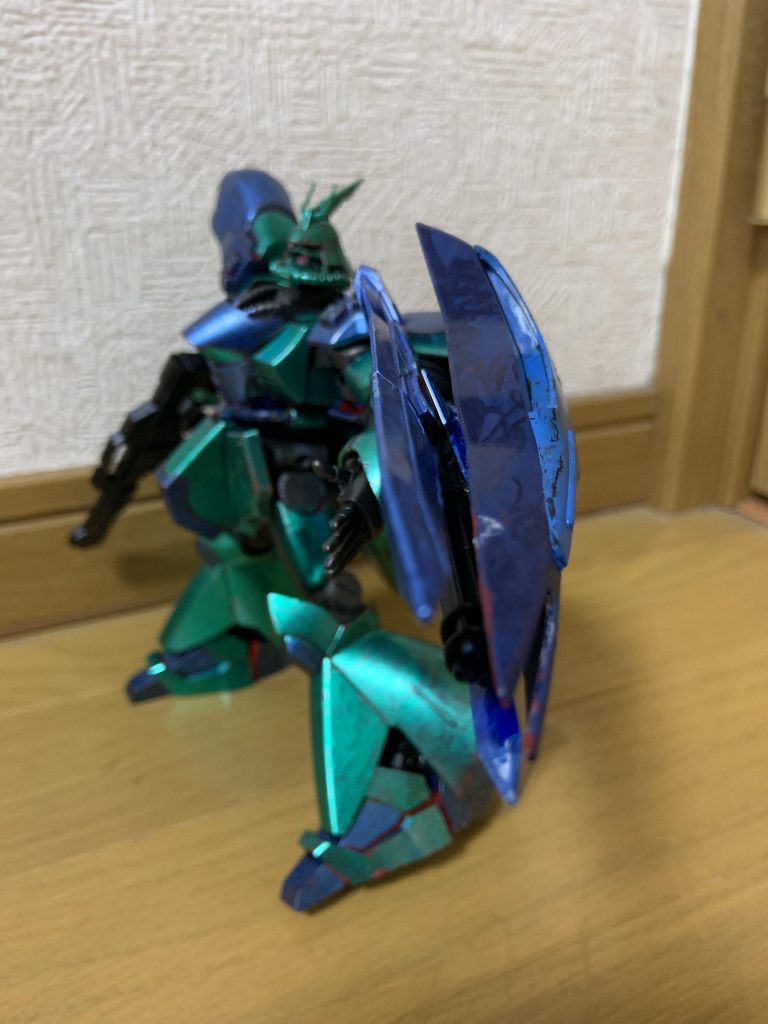 シールドに大剣がついているものが好きなのでそれとおまけにバルカンも