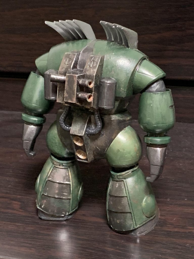 後ろのバーニア⁇が1本ありませんが、戦闘中に破損したんだと思います。