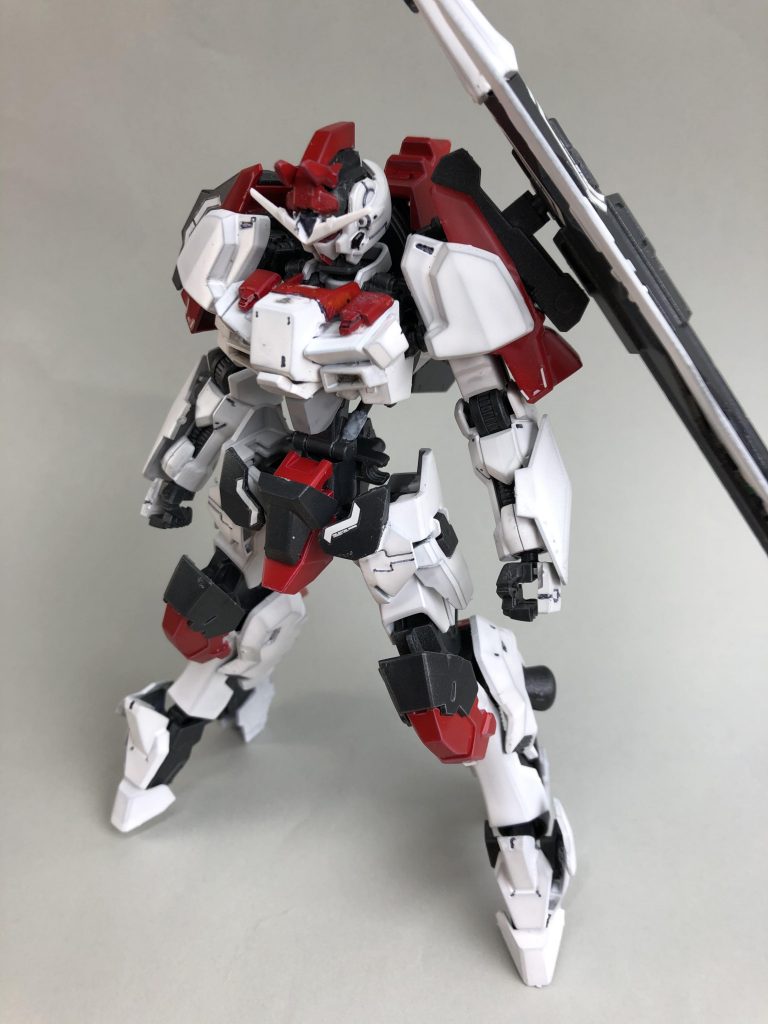 妄想に付き合わせてしまい、申し訳ございませんでした。
今回作ったガンプラは初のベース機体なしのオリジナル機体です。
自分の好きなパーツを選んだからか、鉄血の世界観とは違う気がする…