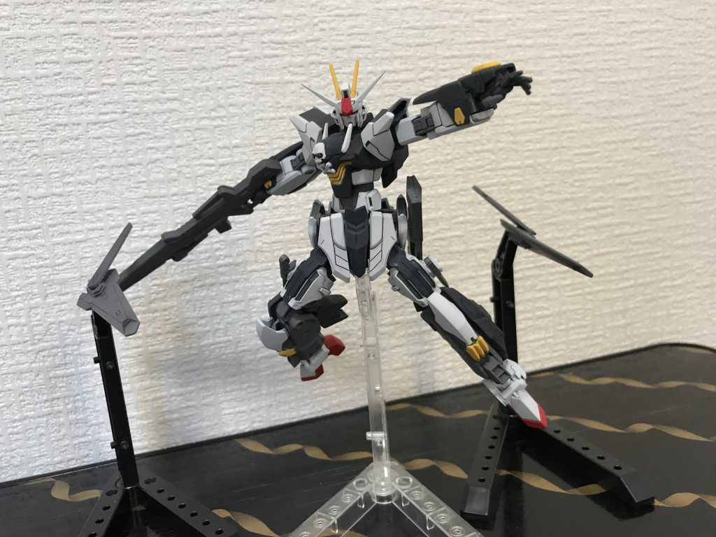 高機動ユニット
リベリオンガンダム腰部に接続される専用の追加ユニット
ユニットには大型ソードドラグーン 小型ソードドラグーンが装備され左側に専用のバスターソードが装備される
この4基のソードドラグーンは機体制御システムを管理するハロによって操作される
ドラグーンは基本的に小型の物と大型の物が合体した物を使用するが状況によっては分離させて使うことになる大型ソードドラグーン先端部からビームを発射する事ができ小型ソードドラグーンは小回りが利きこちら側にとって有利な戦いができる
これを装備したリベリオンガンダムは最大で通常の5倍の速度での移動が可能になるが、その分パイロットにかかるGは計り知れない物となっている