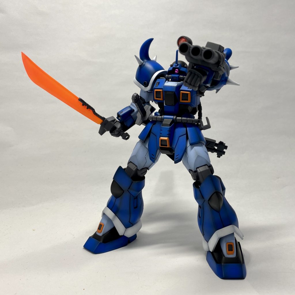 フィンガーバルカンはなかったのでグフカスタムの三連装ガトリング砲を装備。