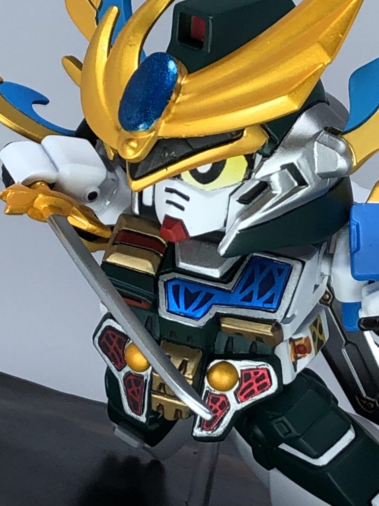 正面向いてる目もあります。