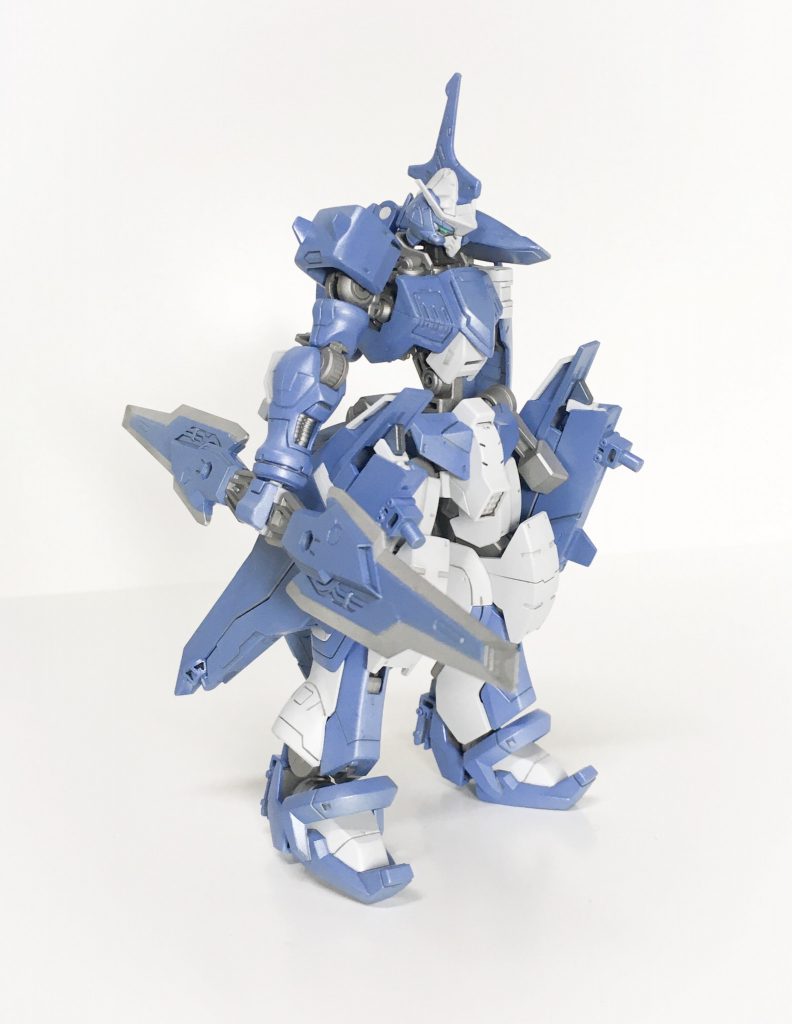 ツーヘッドソード
隻腕で手数が出せるよう設計された両剣。
柄の両端に付いた刃が一振りの斬撃に幾つもの戦術を与えてくれる。