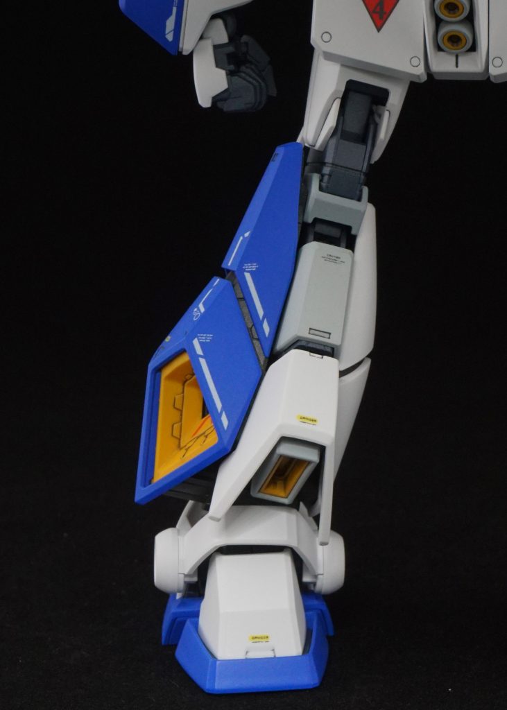 内部フレームは成型色に寄せた感じでメタリック系（調色）で塗装しました✨
バーニア付近はライトガルグレーで塗り分けしました💦