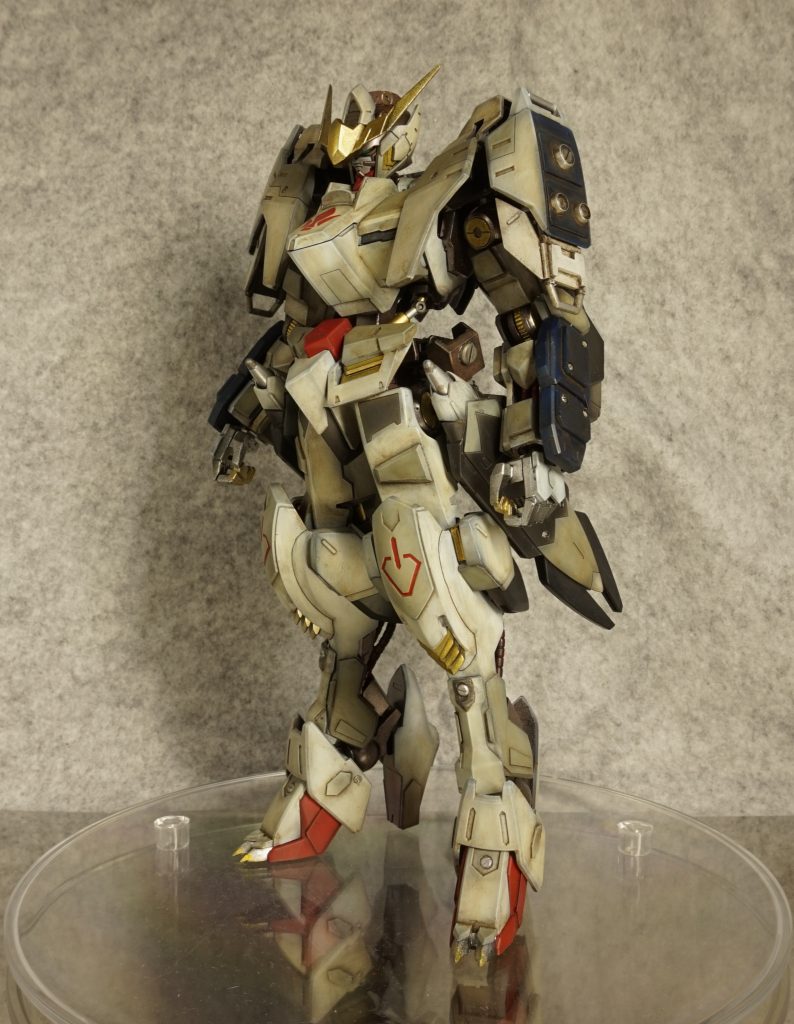 悪魔の名前が冠せられているのに、どこか騎士風な姿に惹かれました