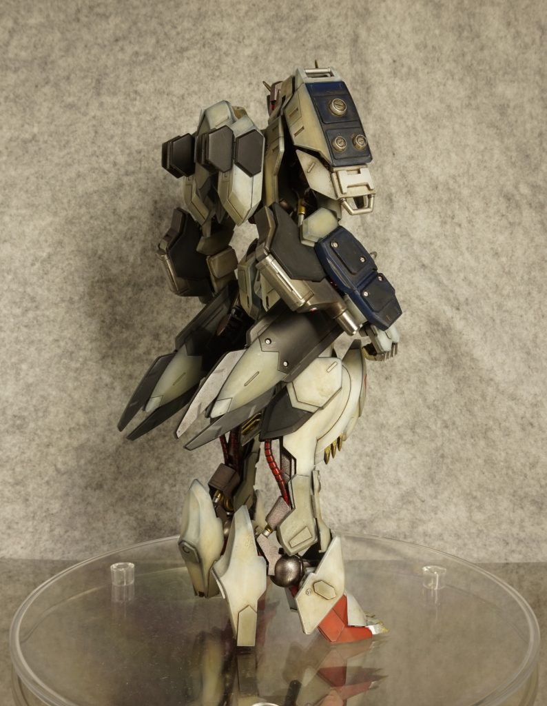 各部のボルトは,装甲をパージするための爆砕ボルト