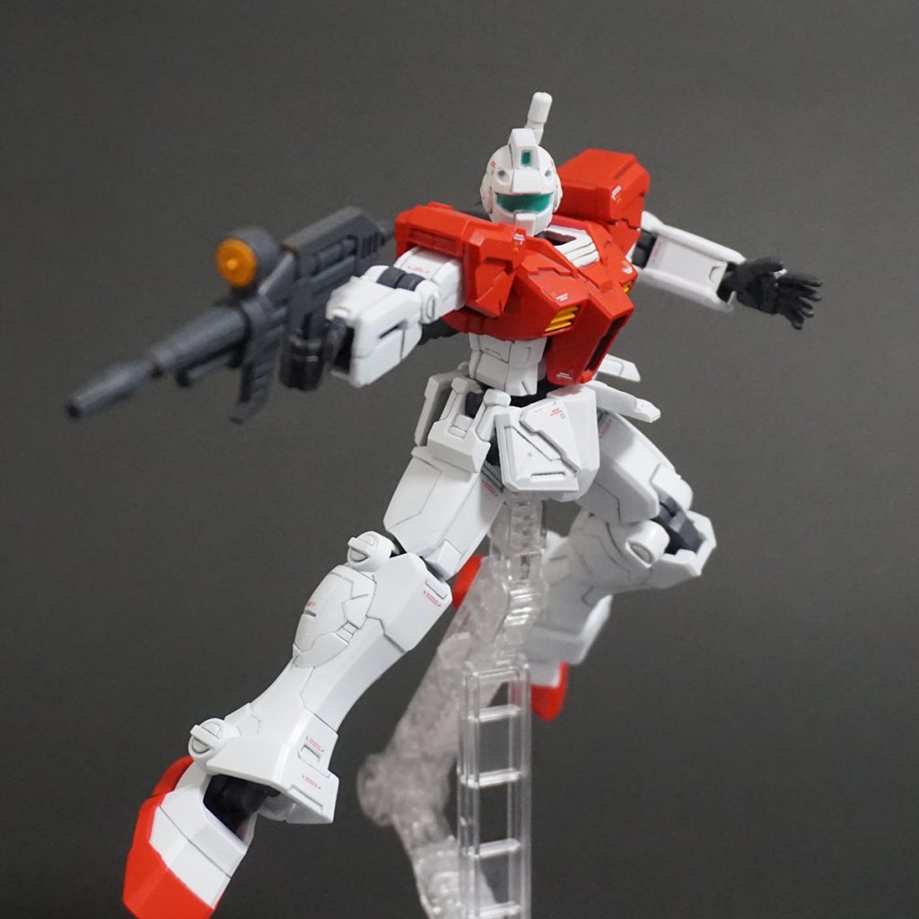 ビームライフルを構えて