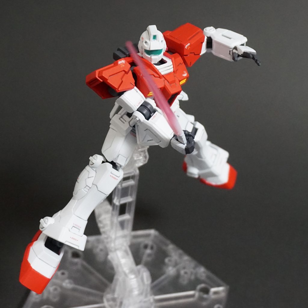 ビームサーベルを構えて