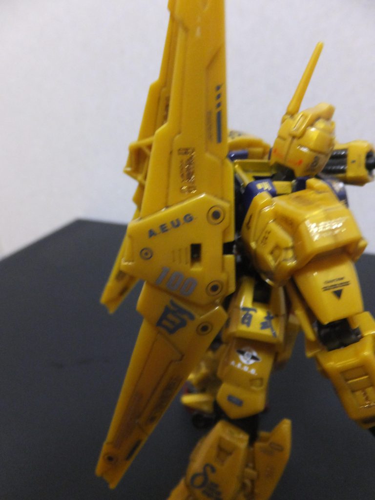 背中のウイングバインダーがとてもカッコイイです