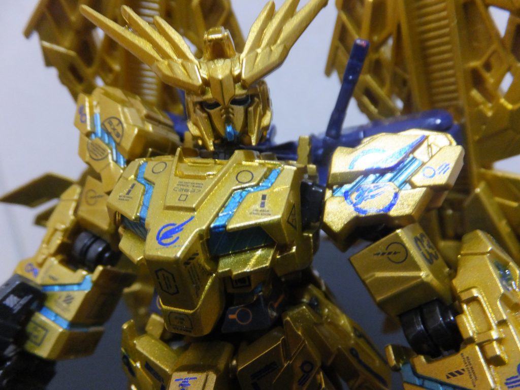 スペシャルエディションだけあって全身金ピカです