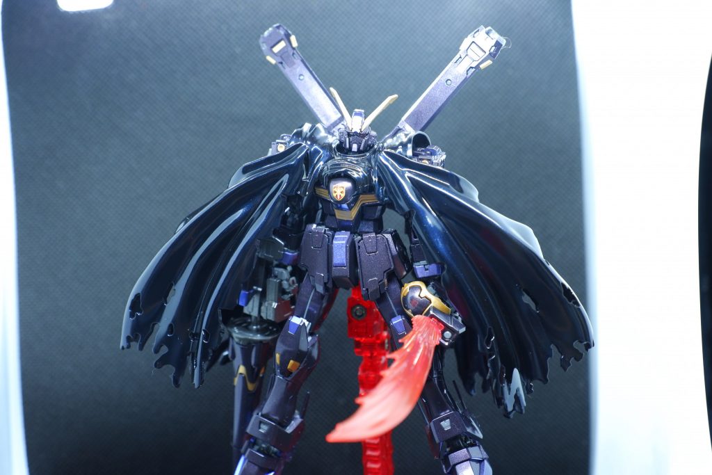 ABCマント装着。
さすがにポーズはとらせにくいのですがマントに、写真ではわかりにくいですがプリズムブルーブラックを使用したのでみていて楽しくなります。
宇宙で活動していると考えると迷彩にもなるでしょうか。