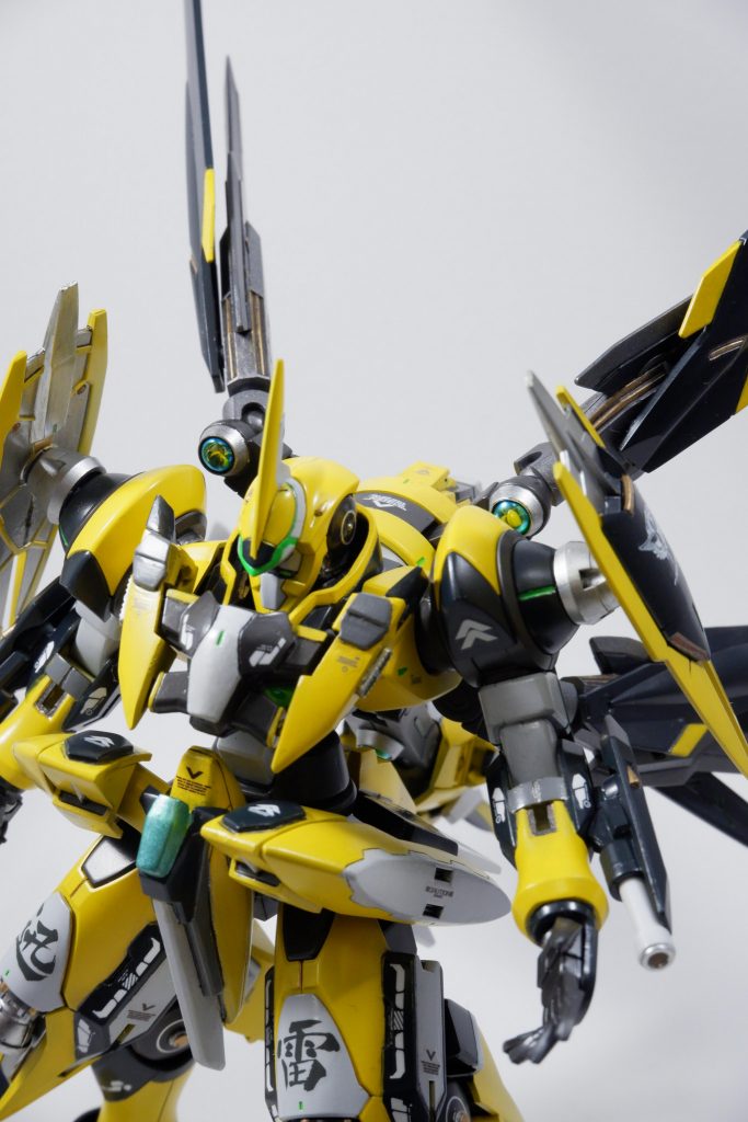 塗装は
白:クレオス   はやぶさカラー 飛雲ホワイト
黒:クレオス   グロスシーブルーFS15042
黄:ガイア    サンシャインイエロー
間接:クレオス  グラファイトブラック
ライフル:ガイア サーフェイサーエヴォ ガンメタ
銀:クレオス   スーパークロームシルバー2
緑は蛍光グリーン
細かな部分はいつものように筆でちょこちょこ