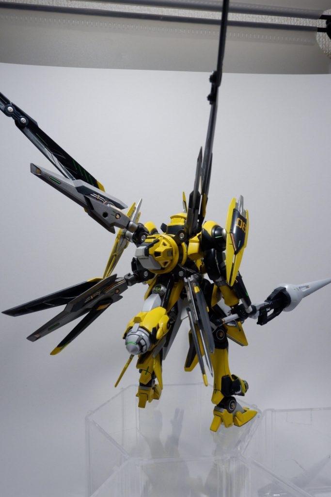 ジンクスのGNドライブの基部にプトレマイオスアームズの取り付け部分に穴をあけたものをペタリ
プトレマイオスアームズのポリキャップ穴にボールデンを入れてバインダーと接続しています
GNドライブをもう一つ接続してツインドライブにしてます
