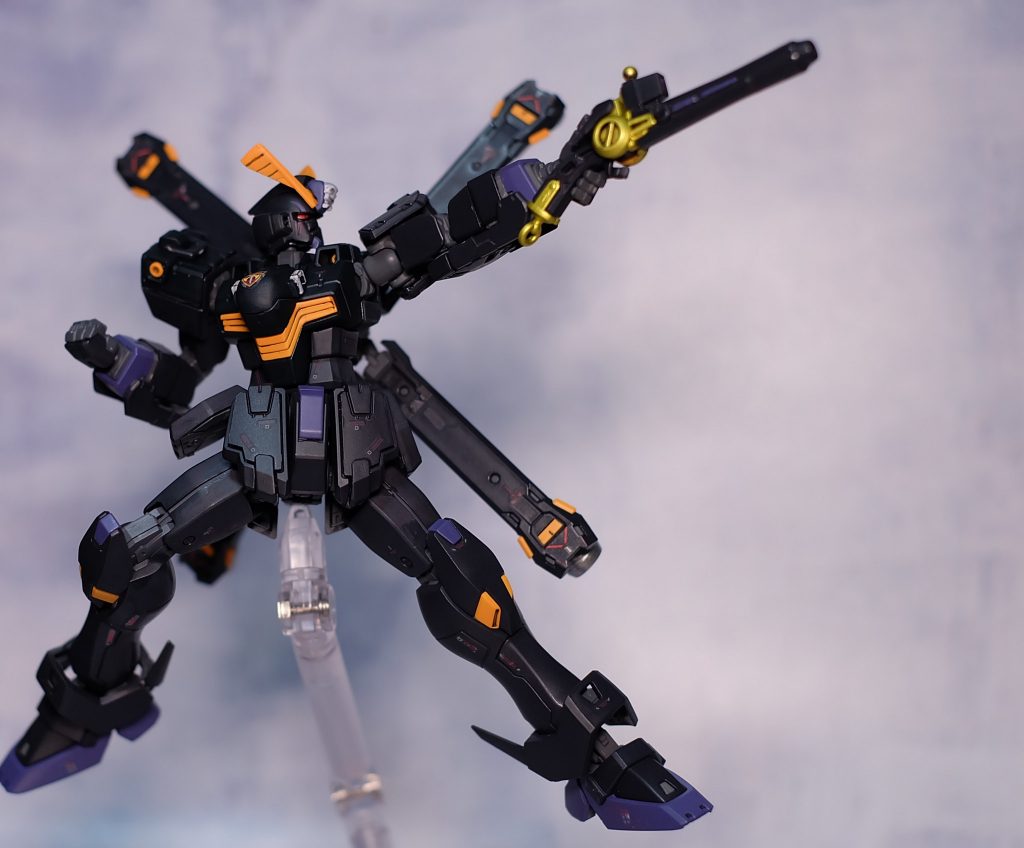 装備には金色を配色し、ちょっぴりリッチに。