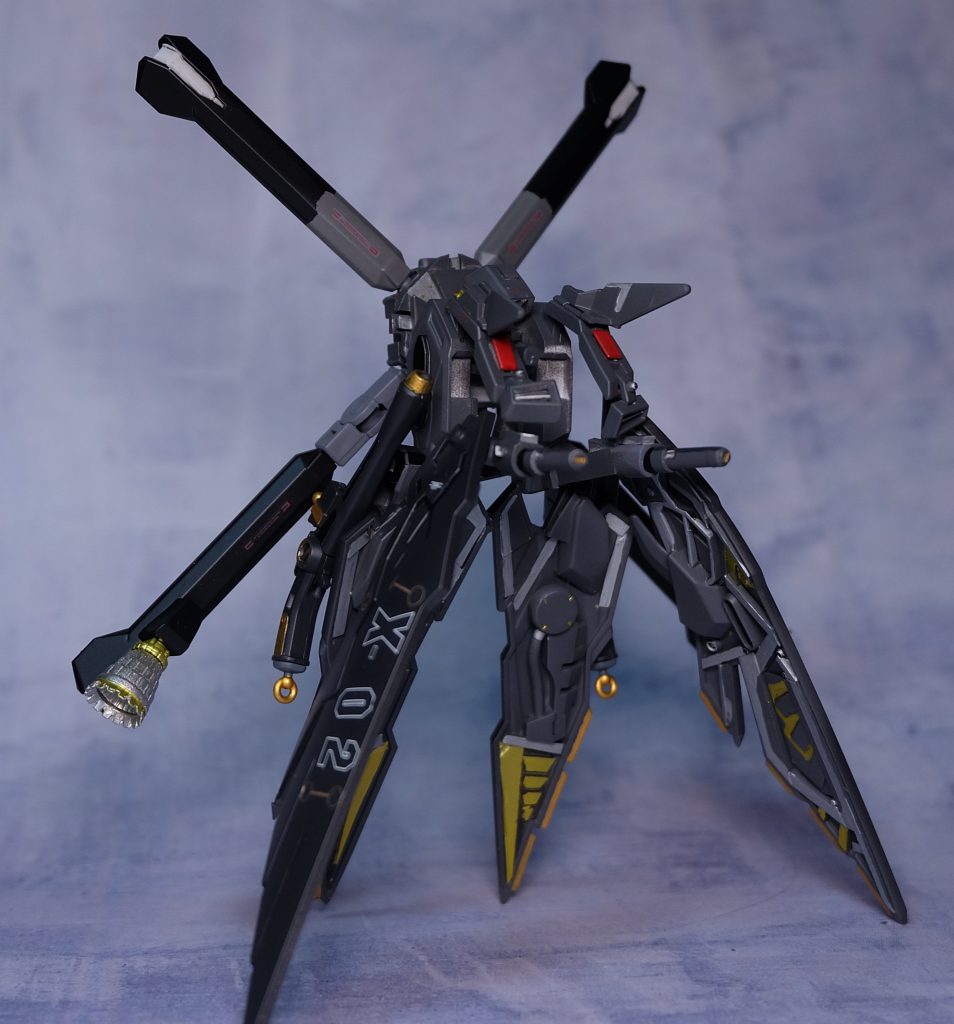 クロスストライカーV2+フルクロス。
腰部に装備するためのフレームにはビームサーベルとザンバスターをマウントするハードポイントが設置されている。