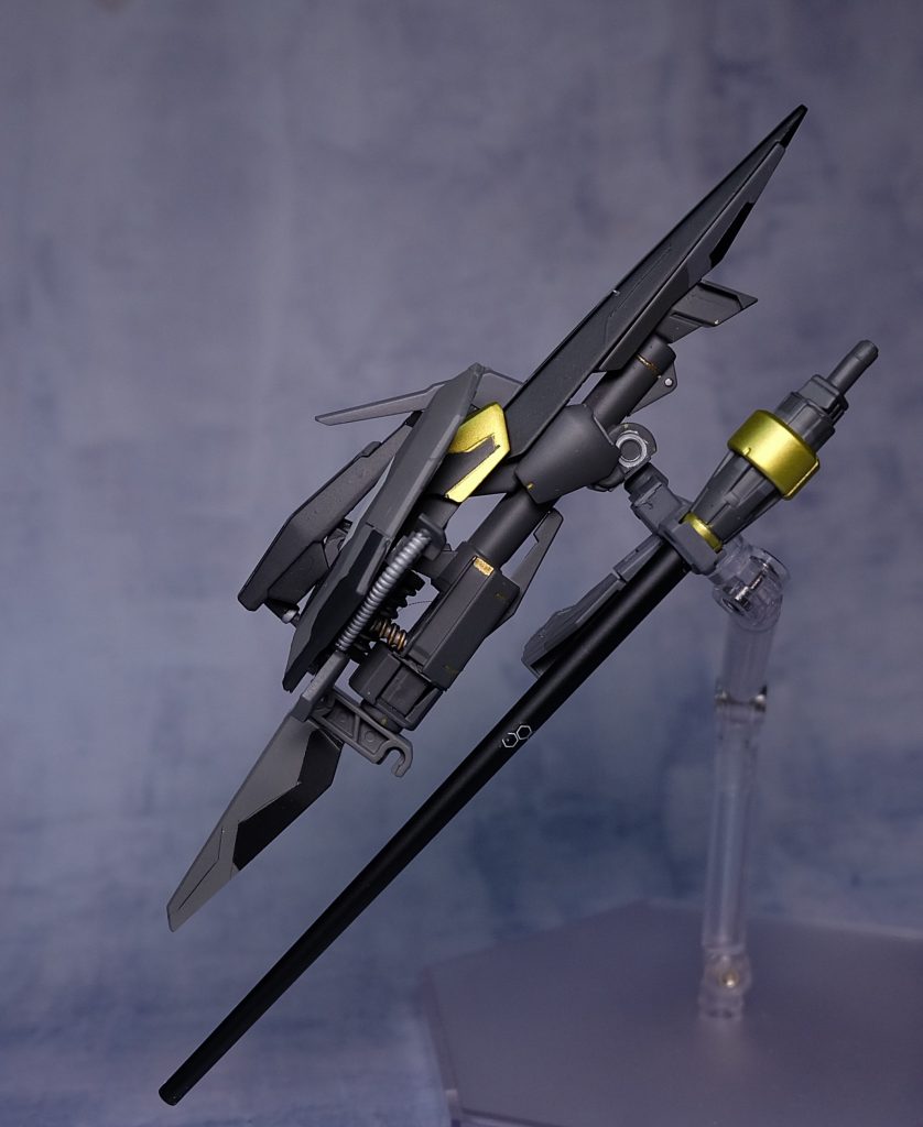 アルテミス。
ランサー部分はシールドの裏にマウントされ、必要に応じて各装備に装着して運用する。
尚、大型のビームサーベルとして使用することも可能。
ここまでお付き合いくださりありがとうございます。
評価いただけるとすごく励みになります。