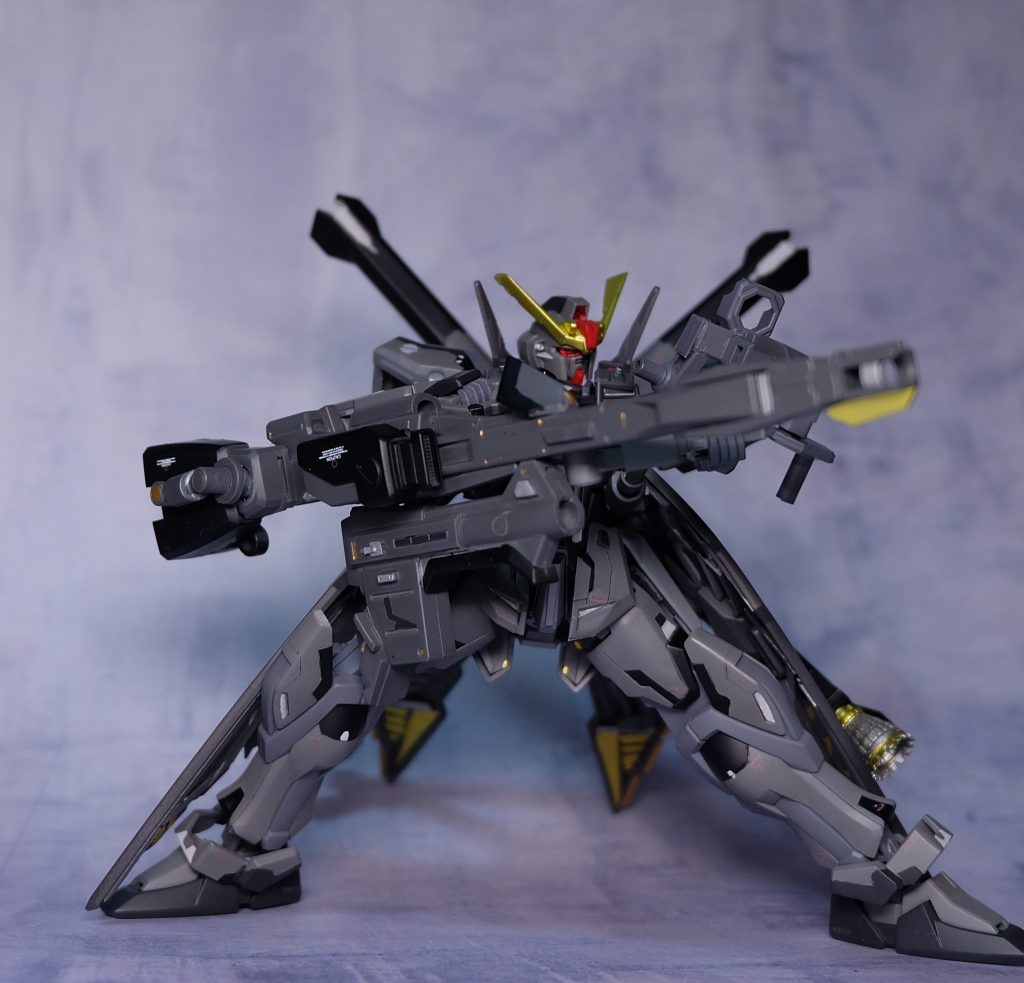 大型バスターランチャー
遠距離からの砲撃に特化した装備。
後部に大型のバッテリーを搭載し、本体側のエネルギーを消費せずに大規模な攻撃が可能。