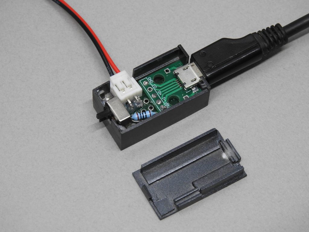 回路ボックス。電池の代わりにmicro USB電源で給電します