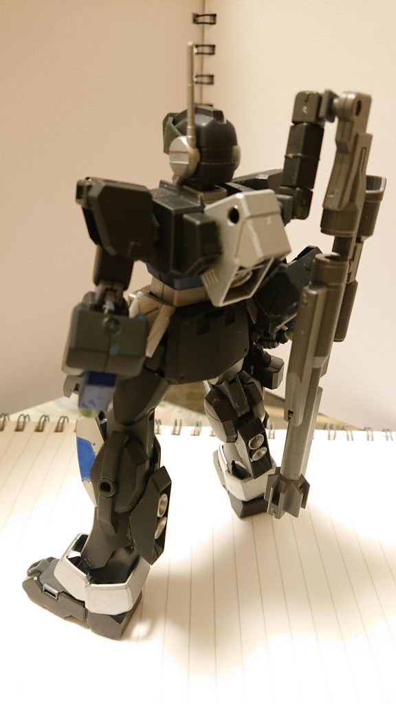 フロント&バック

基本的に上半身がジムスナイパー、下半身がレオパルドのような感じです。
黒とシルバーで全体のイメージを締めて差し色にブルーを使っています。個人的には傭兵感。

名前はギターコードから。
僕がよく使うBメロからサビに繋ぐ際に使うコード『G7』が元ネタです。
ジムスナイパーⅡとジムスナイパーK9の間に存在した“繋ぎ”の機体というif設定。