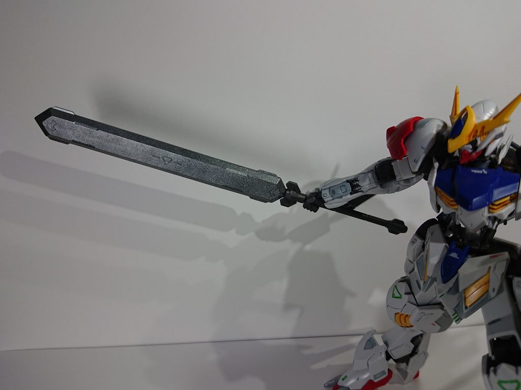 ソードメイス
わざとスプレー距離をあけてまだらになるように吹き付けて、なんとなく鋳造された鉄塊のように表現してみてます。