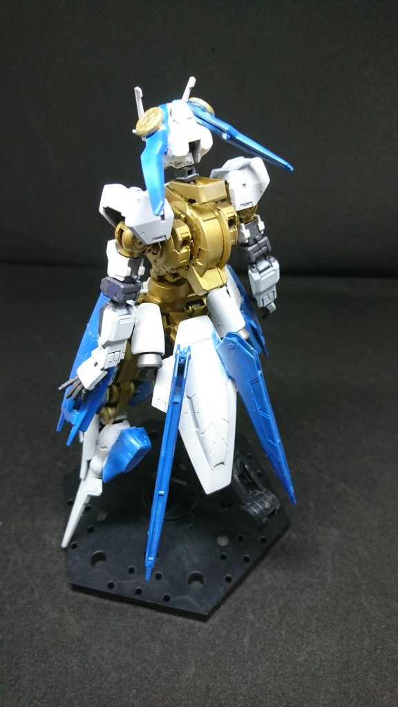 シャナ新たに発見されたアンノウンフレームの一機女性的なフォルムをしており脚部が特徴的で高速機動でデブリ掻い潜るなど精密な動作を可能とし自身の危機が迫ると特殊な周波数の音波を出し他のアンノウンフレームに救援信号を送ることができ増援が来たときシャナは姿を消しているまだ謎が多い箇所があり現在解析を行っている